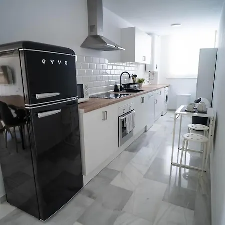 Apartment Spacious Three Bedroom Penthouse *