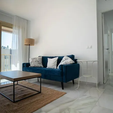 Spacious Three Bedroom Penthouse Apartment *